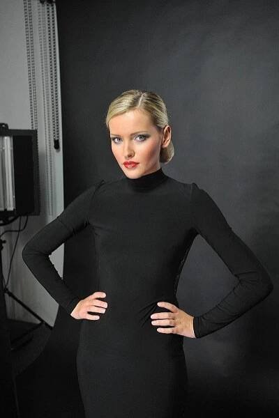 Nebeská krása: Česká Miss World Linda Bartošová v šatičkách s nečekanými výstřihy