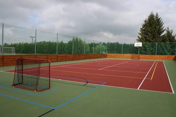 V Hrabišíně slavnostně otevřeli nové sportoviště. Podívejte se