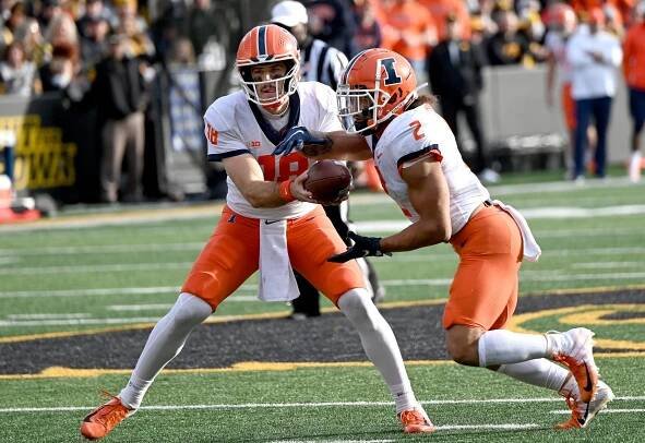 Illinois vs Wyoming 2022 college football predictions, picks, odds