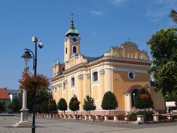 Topoľčany: farský kostol sv. Ondreja, Námestie M. R. Štefánika, 5.8.2012