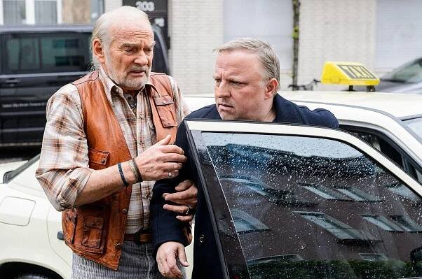 Místo činu - Feierstunde - Z filmu - Claus  Dieter Clausnitzer, Axel Prahl