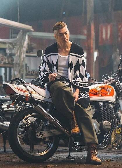 ยูคิ ยามาดะ (Yuki Yamada) นักแสดงหนุ่ม อวดความเท่ ชุดคอสเพลย์ พ่อหนุ่มเลือดร้อนจาก Tokyo Revengers - สวรรค์นักสะสม ฟิกเก