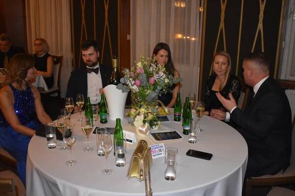 OBRAZEM: Šporcl, Vojtek, Hron a další bavili lidi na Lázeňském plese v Teplicích