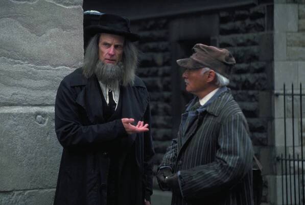 Skandál v Čechách - Z filmu - Matt Frewer, Kenneth Welsh