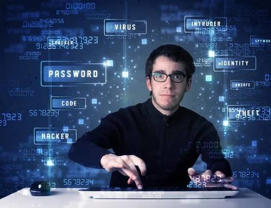 Programování hackerů v technologickém prostředí s kybernetickými ikonami — Stock obrázek