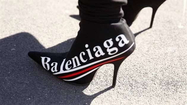 Španělská Balenciaga je aktuálně nejvyhledávanější značnou v módním průmyslu.