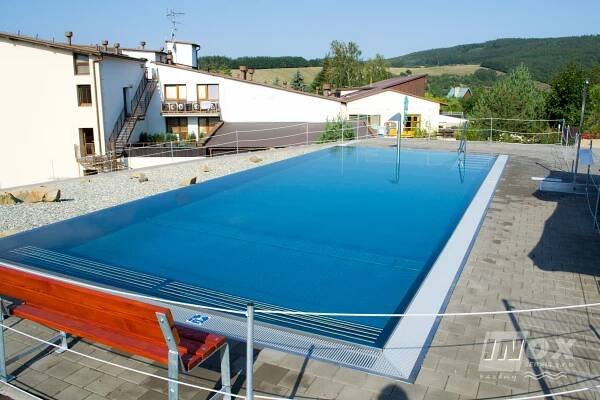 Bazén s infinity hranou Hotel Vega - Realizace | G-Team INOX SERVIS Bazény
