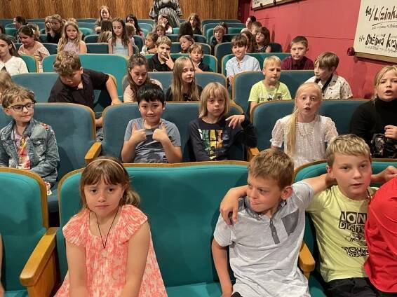 Naivní divadlo - Oficiální stránky ZŠ a MŠ Bílý Kostel nad Nisou