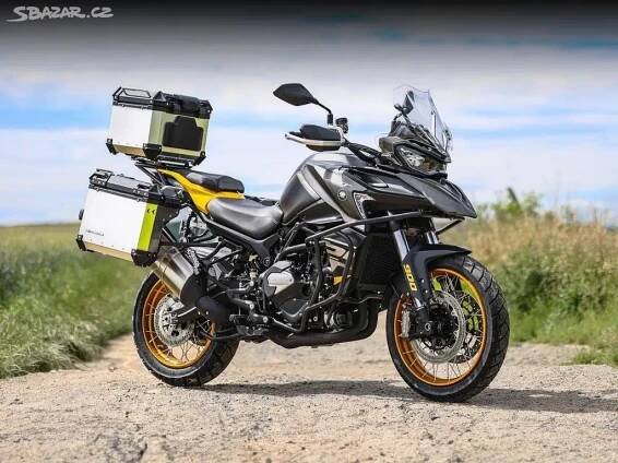 QJ MOTOR SRT 900 SX