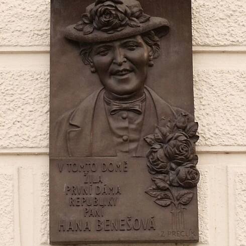 První dáma Hana Benešová aneb Kterak chudá dívka ke štěstí přišla. Opravdu? – G.cz