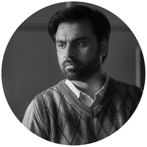 Jitendra Kumar as Jeetu Bhaiya in Kota Factory season 3