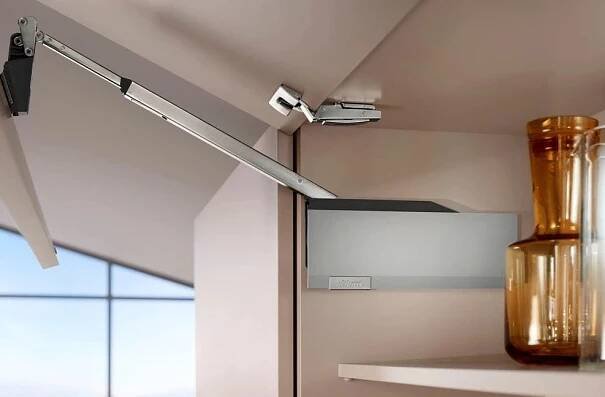 BLUM Aventos HF TOP 22F2500 slabý