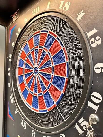 Šipky, šípkový automat, darts
