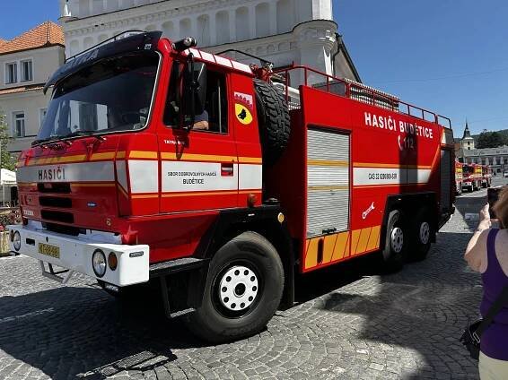 Hasiči v Sušici slavili ve velkém, ohromili vodní fontánou i spanilou jízdou