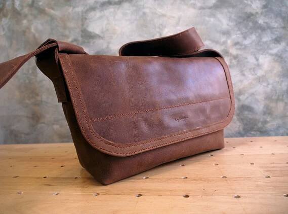 Small Samui Messenger Bag