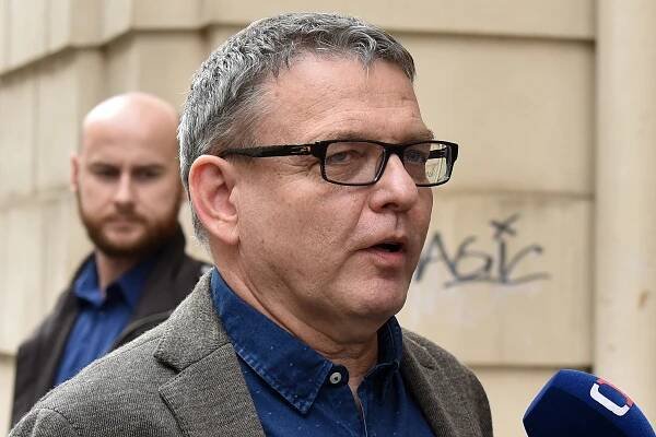 Ministr Zaorálek jednal s čínským velvyslancem. Vytkl mu rušení koncertů českých souborů