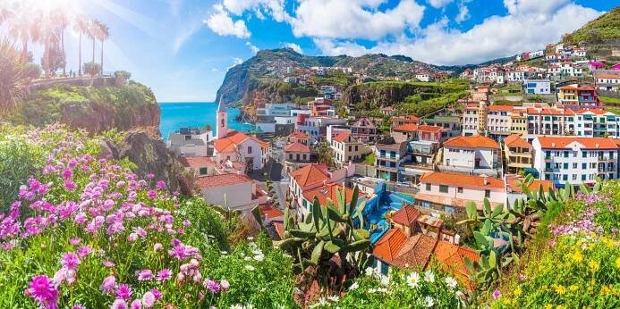 Madeira letecky: 4* hotel ve Funchalu se snídaní, bohaté možnosti výletů po celém ostrově