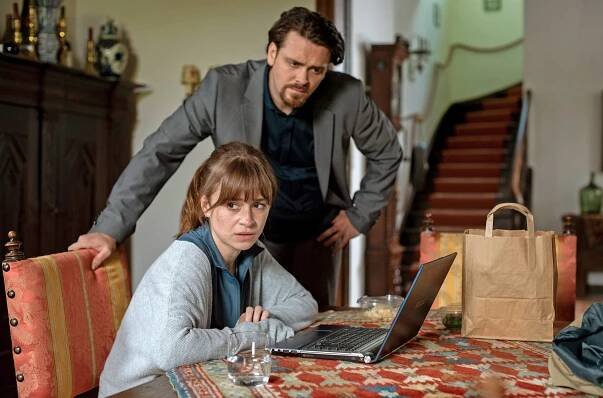 Vraždy na severu - Tödliche Fracht - Z filmu - Lilly Menke, Sebastian Fräsdorf