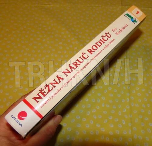 Kniha Něžná náruč rodičů - moderní poznatky o významu správné manipulace s novorozencem a malým dítětem - Trh knih - online