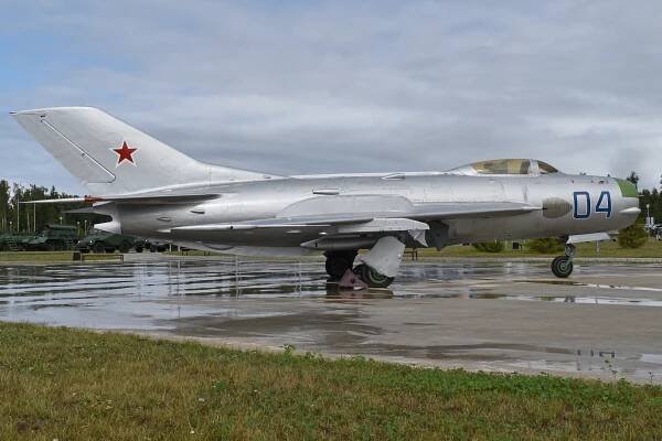 Súbor:Mikoyan-Gurevich MiG-19P ’04 blue’ (38048417571).jpg – Wikipédia