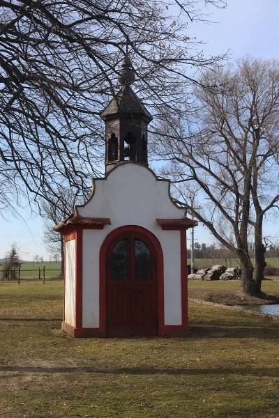 Soubor:Overview of chapel in Blatnice, Třebíč District.jpg