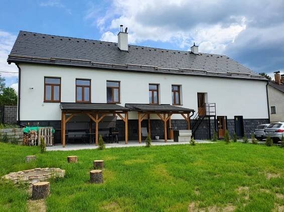 Venkovní posezení pod pergolou - pronájem chalupy Herálec - zvětšit