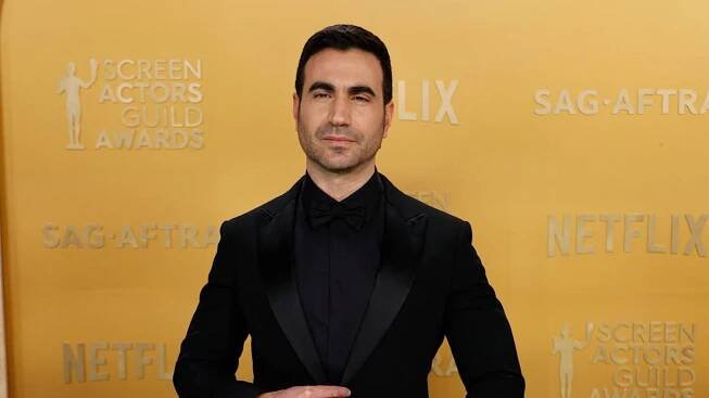 Brett Goldstein and Jennifer Lopez's Office Romance on Netflix announces cast