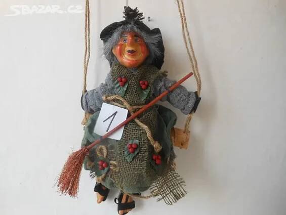 Figura-čarodějnice na houpač,výš.jen figury 35 cm