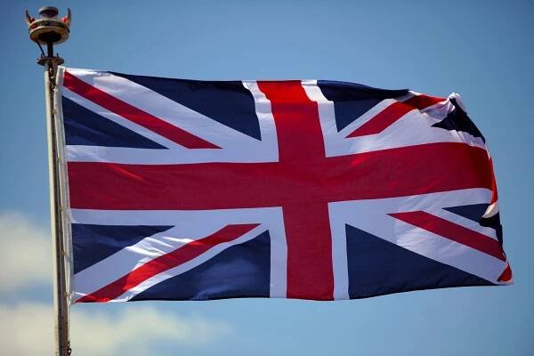 Velké Británie 1. dubna radikálně zvedne minimální mzdu a nebude to apríl