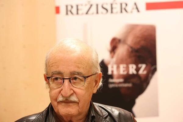 Záhada urny režiséra Herze (†83): Ani rok od smrti nemá klid!