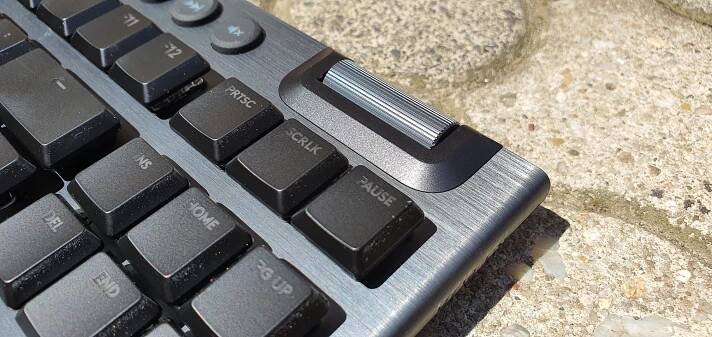 Logitech G915 TKL - recenze [CzechGamer]
