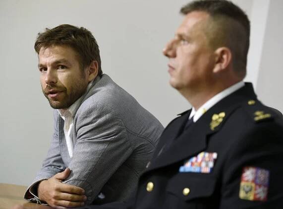 Pelikán přezkoumá exšéfa věznic Ondráška. Válková varuje před slonem v porcelánu