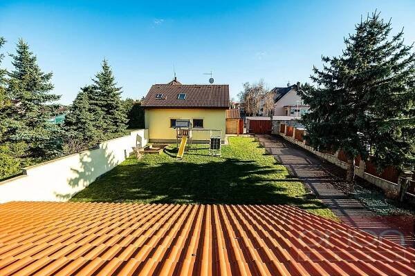 Pronájem rodinného domu se zahradou a terasou Praha 5 - Řeporyje, Draženovská | Reality.iDNES.cz 