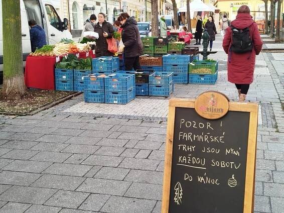 FOTO, VIDEO: Lounské farmářské trhy voněly trdelníkem, uzeninou i pečivem