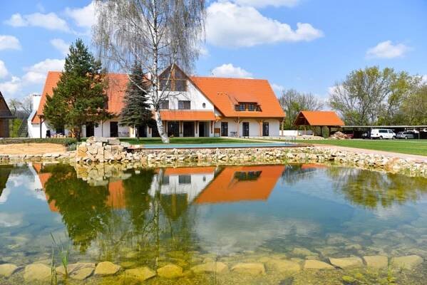 Kostelec nad Ohří fotoalbum minipivovaru Dvůr Perlová voda – Pivovary.Info