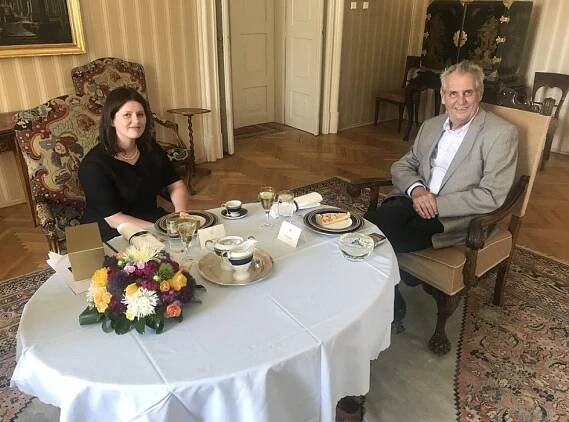 Pointa N: Zeman ex machina. Exprezident vstupuje do kampaně a vyslal signál Babišovi