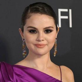 Selena Gomez Says Milky Manicures Still Work for Fall, Thank You Very Much — See the Photos