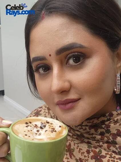 Rashami Desai Simplicity