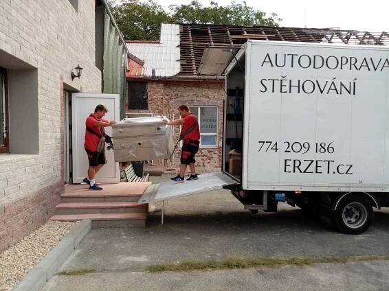 Jsme machři na stěhování těžkých břemen Praha | ERZET HOLDING