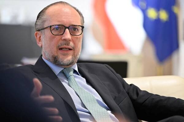 Rakouskou vládu dočasně povede ministr zahraničí a bývalý kancléř Alexander Schallenberg