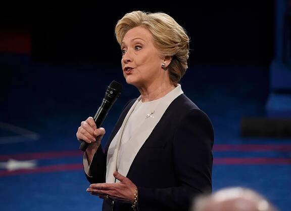 Trump s Clintonovou podruhé v ringu: On by ji poslal za mříže, za něj prý bojuje Putin