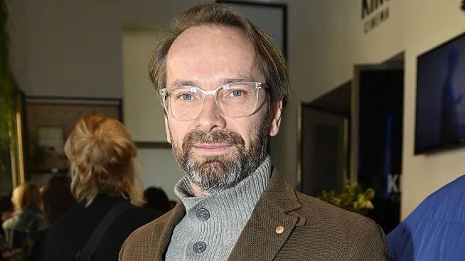 Jan Révai šokoval maminky dnešní doby. V případě potřeby se herec nebojí při výchově dětí použít vařečku - Super.cz