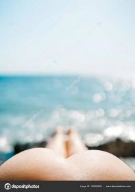Zavřít Pohled Ženské Tělo Okrajem Rozostřeného Moře Pozadí — Stock Fotografie © Keola #154884806