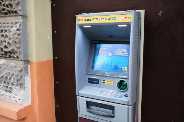 Oblíbená česká banka vyběhla s klienty. Běžte jinam, končíme - AAzdraví.cz