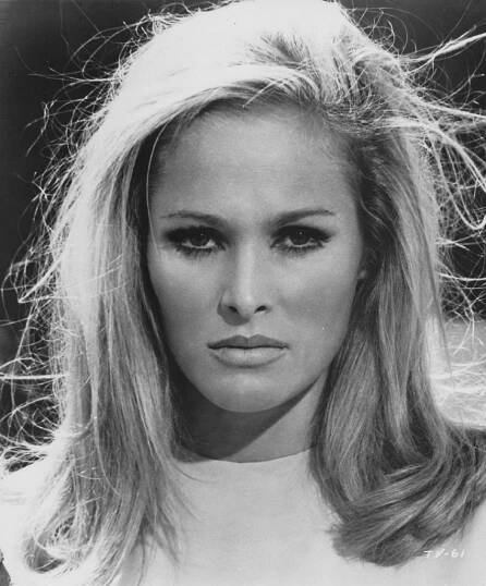 Ursula Andress - Desátá oběť - Promo