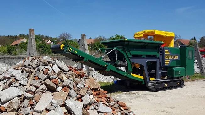 CH1-4 od hromady cihla s betonem.jpg
