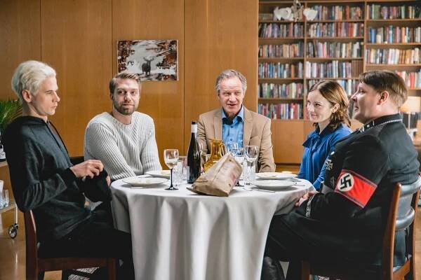 Sunnuntailounas - Leena - Z filmu - Samuli Niittymäki, Jarkko Niemi, Taneli Mäkelä, Elena Leeve, Santtu Karvonen