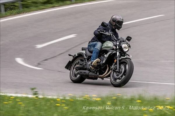 Kawasaki Vulcan S (EN 650) | Katalog motocyklů a motokatalog na Motorkáři.cz