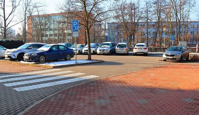 Fotogalerie • Parkoviště katastrální úřad (Parkoviště - placené) • Mapy.com