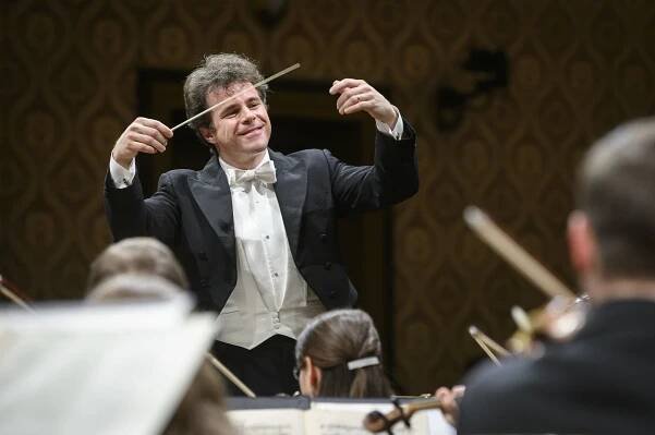Dirigent Jakub Hrůša | foto: Petra Hajská,  Česká filharmonie